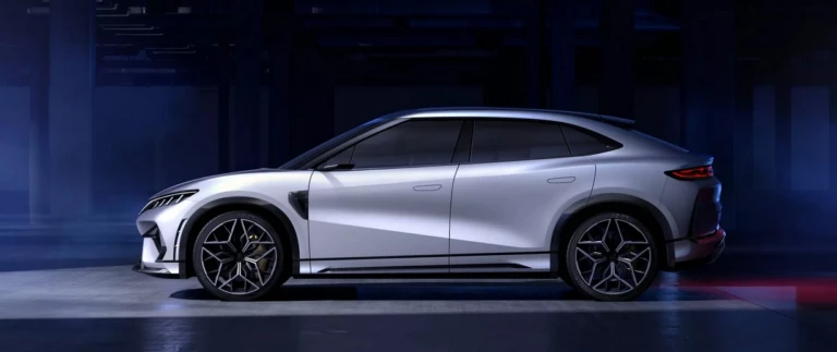В BYD Song L установлены разнообразные системы активной безопасности: антиблокировочная, экстренного торможения, распределение тормозного усилия, противобуксовочная, стабилизации кузова, обнаружения слепых зон, удержания полосы движения, распознавания дорожных знаков.