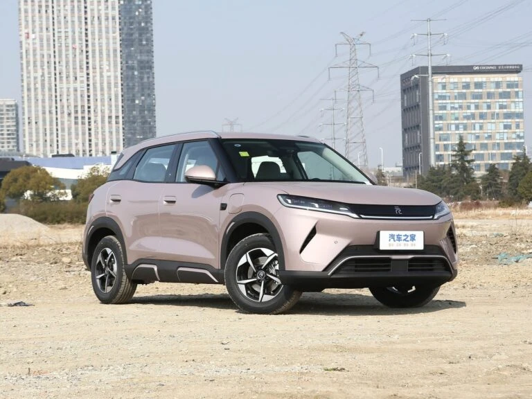BYD Yuan Plus
BYD Yuan Plus в версии Honor Edition — компактный электрокроссовер, сочетающий стильный дизайн и современные технологии.