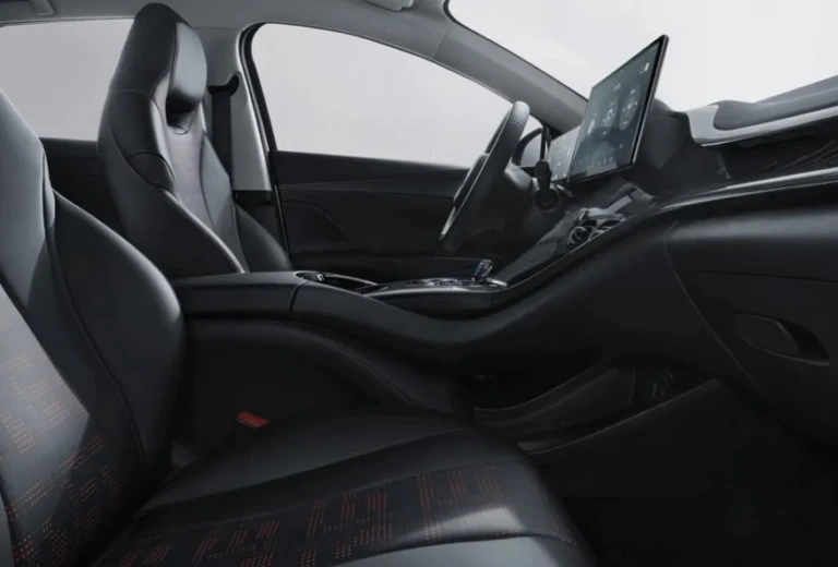 Улучшенные характеристики шума, вибрации и жесткости (NVH)
В BYD e2 используются передовые технологии NVH, гарантирующие безмятежную и спокойную атмосферу во время поездок.