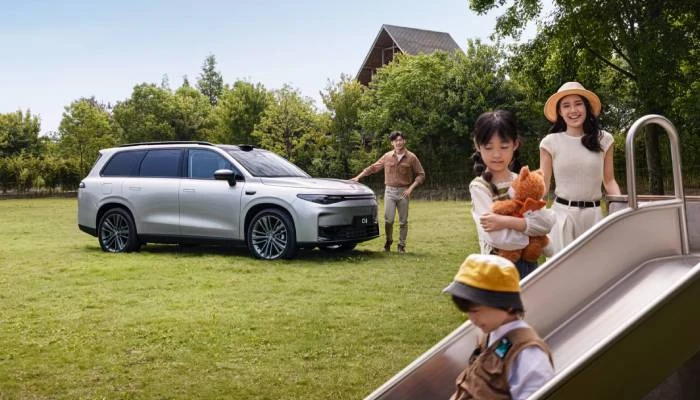 Leapmotor C16 EV — это высокий клиренс, задний привод, до 580 км запаса хода (CLTC) и полный набор зимних функций — идеален для пригорода.