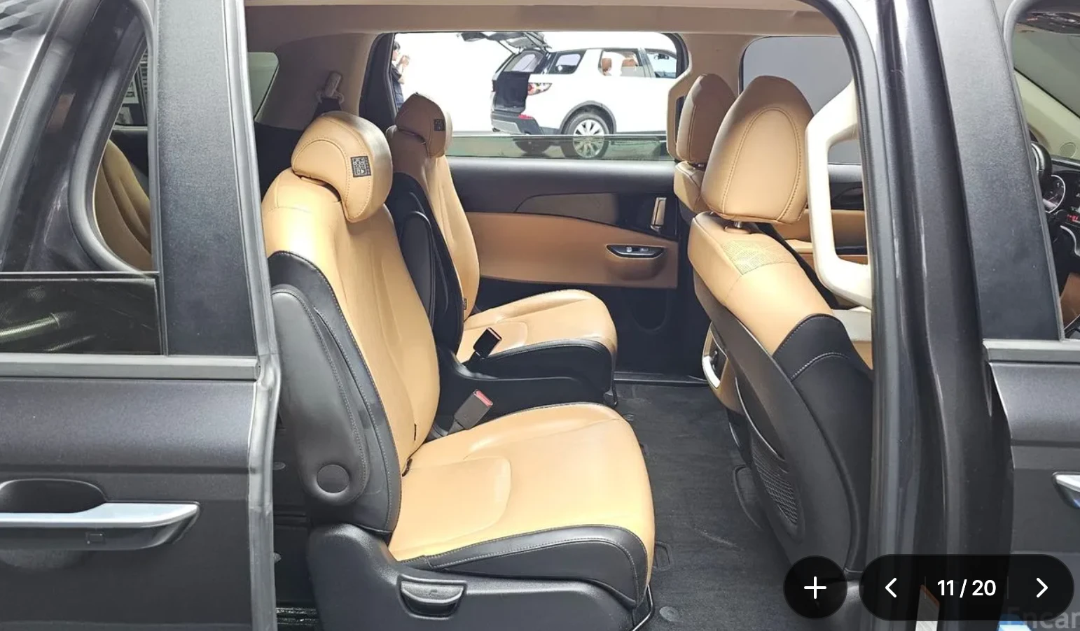  Carnival 4th Generation Diesel 9-Seater Prestige